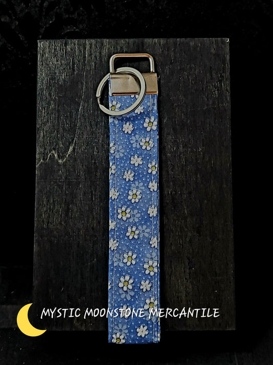 BLUE WITH DAISIES PRINT KEY FOB